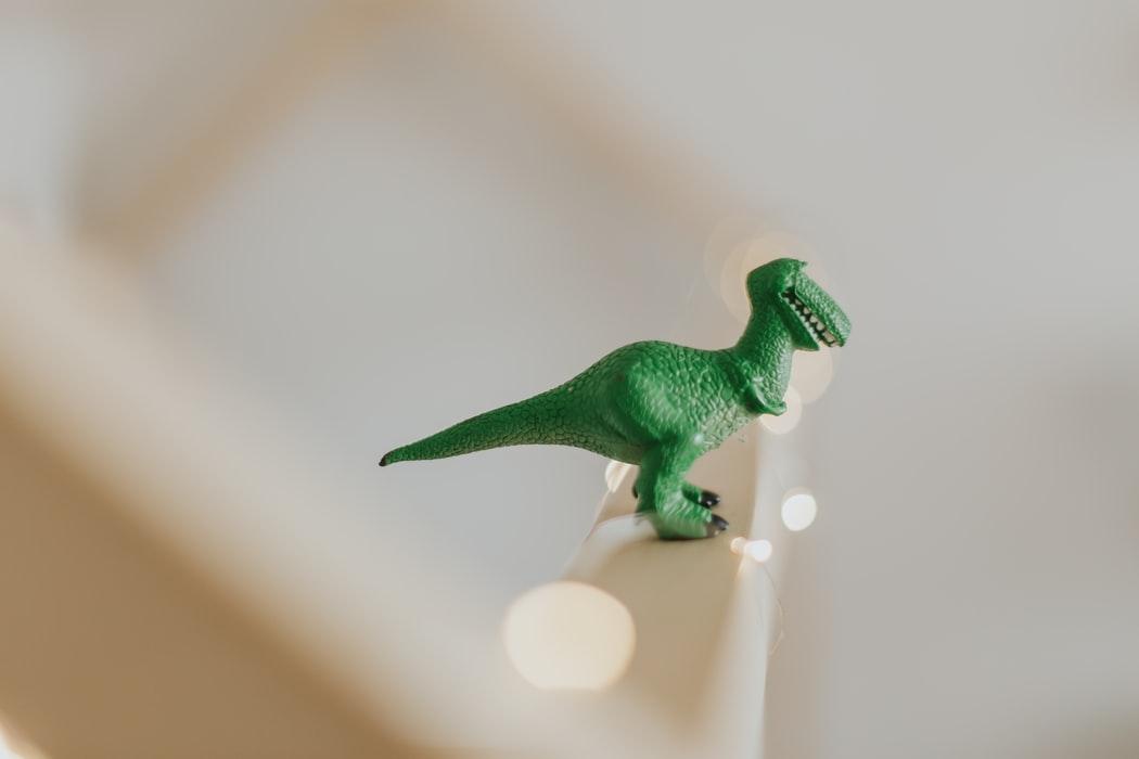 Copilul tău este pasionat de dinozauri? Oferă-i aceste figurine deosebite!