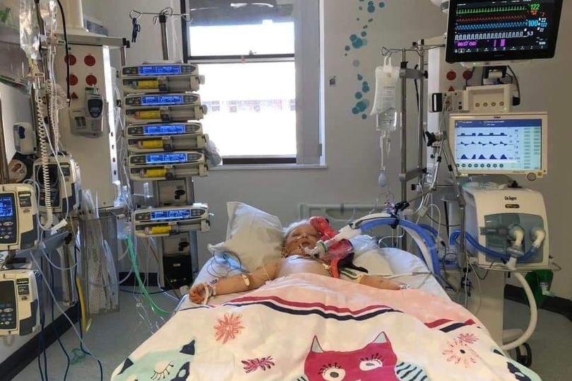 O fetiță de cinci ani se zbate &icirc;ntre viață și moarte după ce s-a vindecat de COVID-19 și a dezvoltat un sindrom rar: &rdquo;Starea ei s-a &icirc;nrăutățit dramatic &icirc;n șase săptăm&acirc;ni!&rdquo;