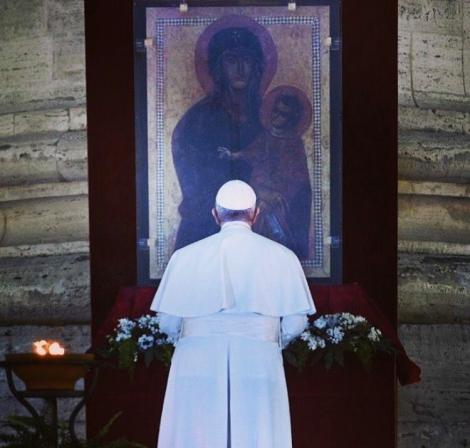 Papa Francisc a inaugurat redeschiderea completă a Bazilicii Sfântul Petru. Bisericile catolice au ţinut slujbe publice pentru prima dată în ultimele două luni