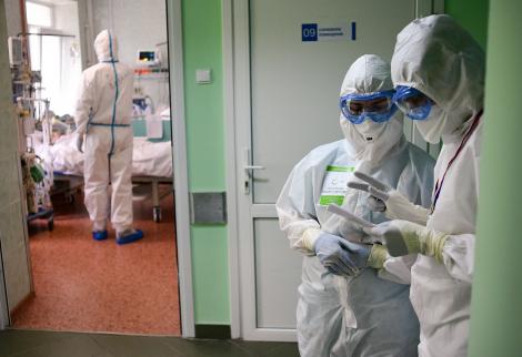 Au tratat pacienți de Covid-19 și au văzut moartea în spitalele din România. Mai mulți medici avertizează: "Pericolul nu a trecut!"