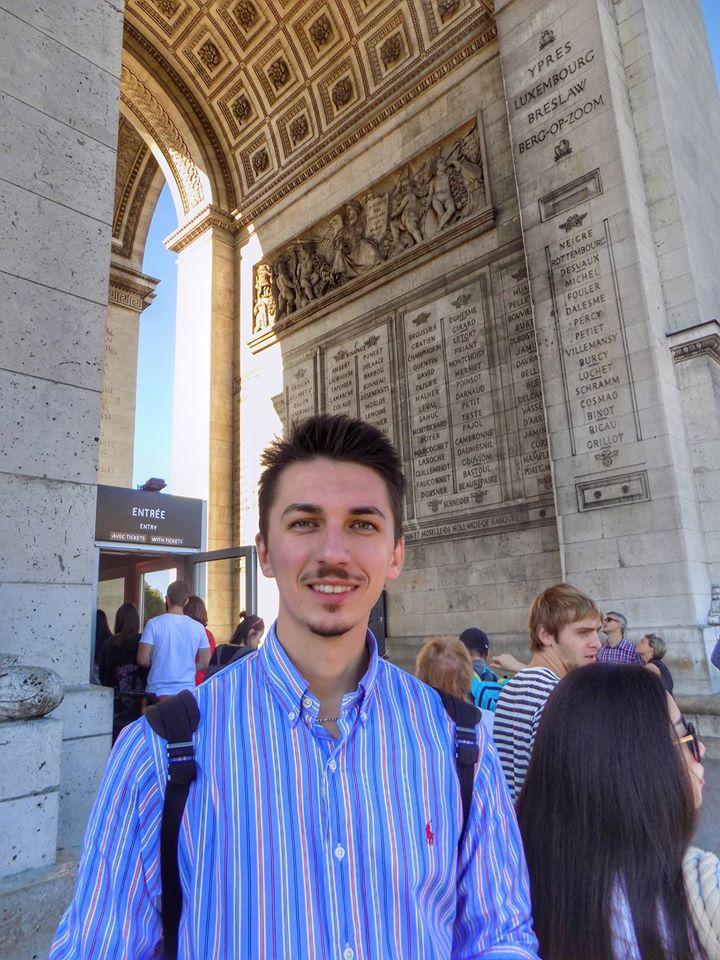 Experința unui medic t&acirc;năr infectat cu COVID: "Da, bă, chiar există! Febră nu foarte mare, 38 - 38.2 grade Celsius, niște dureri de cap si frisoane, care au durat 2 zile. At&acirc;t. Nimic altceva"