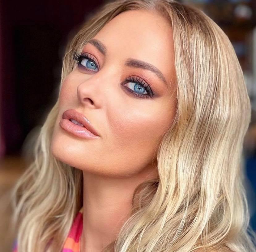 Se &icirc;ncinge atmosfera! Delia face TWERK și o face mai bine dec&acirc;t Nicki Minaj! Și-a &icirc;nnebunit fanii cu un dans SUPER HOT | Video