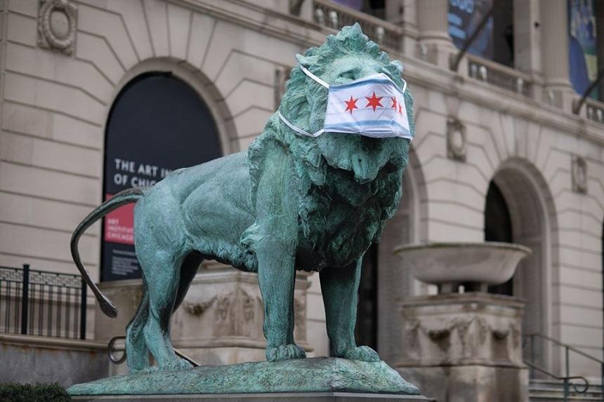 Muzee din Chicago au pus măşti statuilor pentru a evidenţia importanţa protecţiei faţă de noul coronavirus