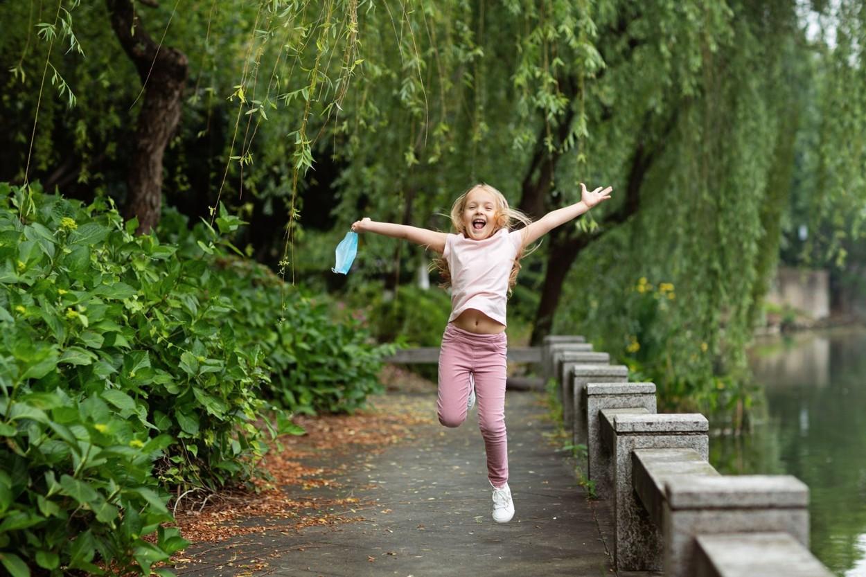 O țară renunță temporar la măști! Care este motivul. Ministrul Sănătății: &bdquo;Și acest lucru poate fi periculos&rdquo;