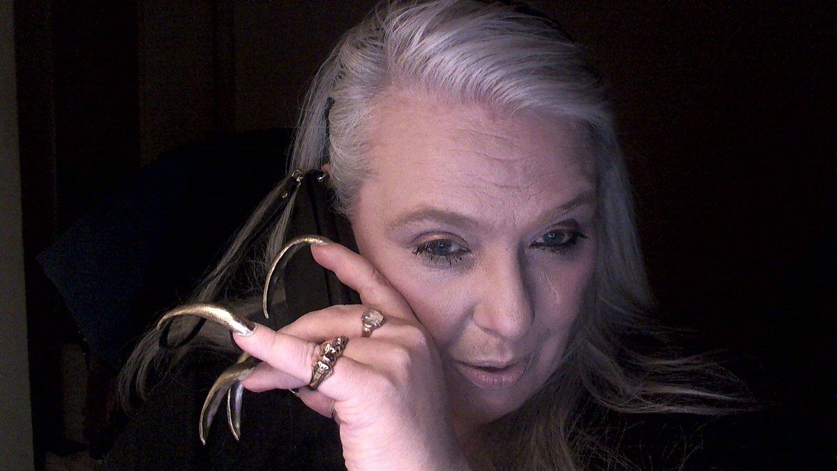 FOTO| Ea este femeia care nu și-a mai tăiat unghiile de 14 ani! C&acirc;ți bani a c&acirc;știgat de pe urma gestului ciudat