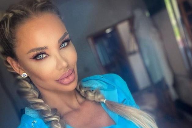BOMBĂ! Bianca Drăgușanu și-a năucit fanii! Imaginea sexy cu care a &icirc;ncins INTERNETUL. Cum s-a afișat vedeta la fereastră | Foto