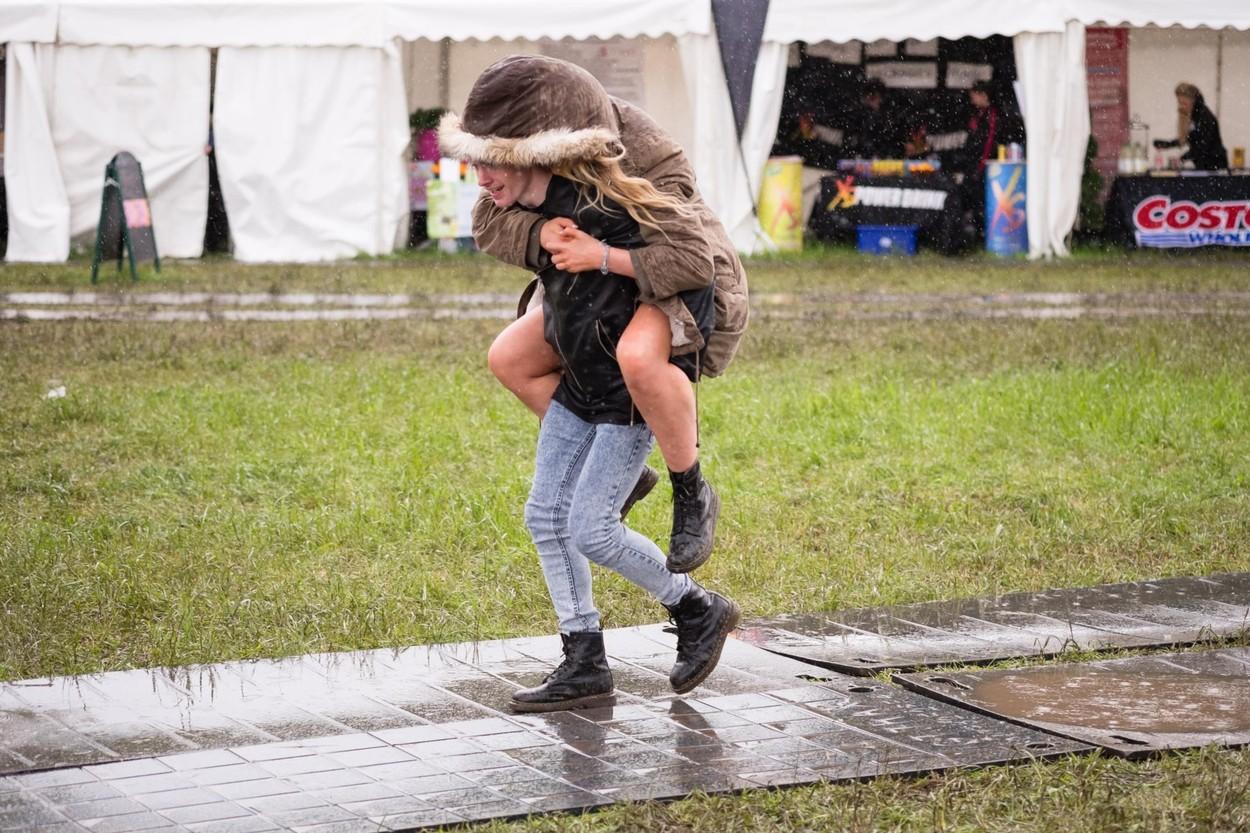 Alertă! Ploi, v&acirc;nt puternic și grindină, &icirc;n Rom&acirc;nia! Unde va ploua torențial, &icirc;n următoarele zile