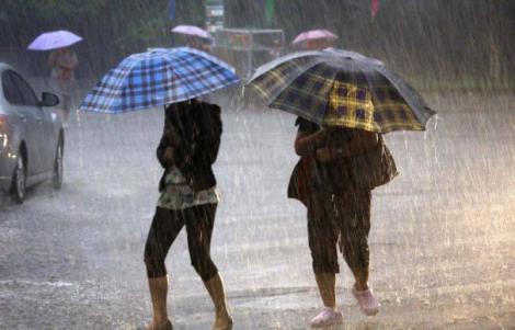 Nu scăpăm de vremea rea! Ploi torențiale, vânt puternic și grindină, în mai multe regiuni din țară! Care sunt zonele afectate