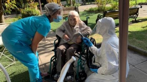 Cum se manifesta coronavirusul la o vârstă înaintată? Cazul unei femei de 111 ani care a supraviețuit virusului este exemplul unei imunități de fier: "A avut doar febră"