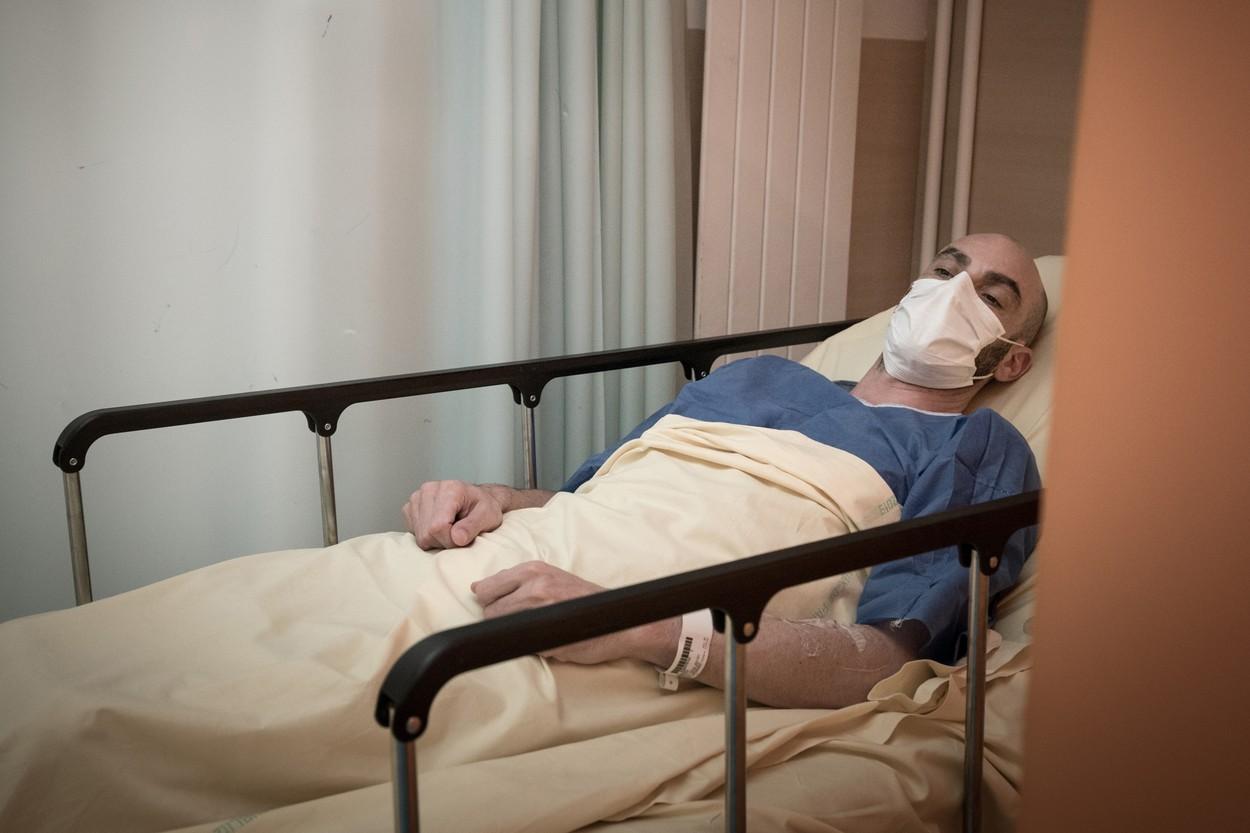 Bolnavii de COVID-19, predispuși la accidente vasculare cerebrale! Care sunt primele semne de AVC. Explicația președintelui Societăţii de Neurologie din Rom&acirc;nia