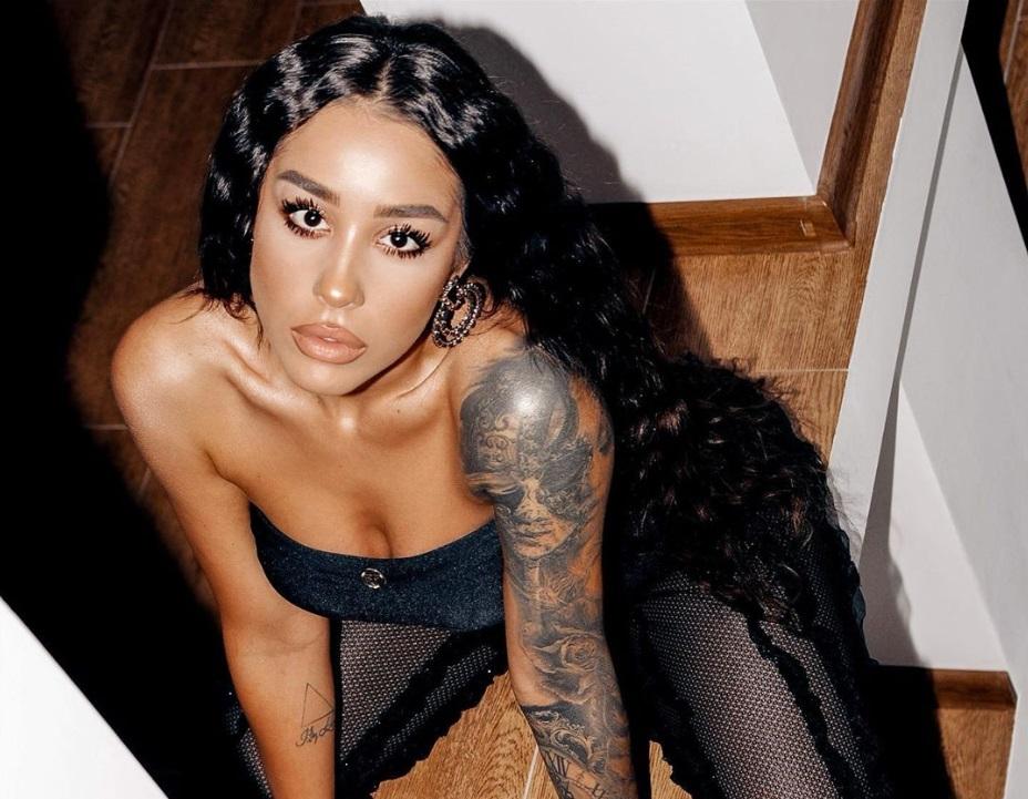 Iubita lui Speak, ipostază fierbinte &icirc;n dormitor! Un detaliu a pus fanii Ștefaniei pe jar! &bdquo;Wow&rdquo;