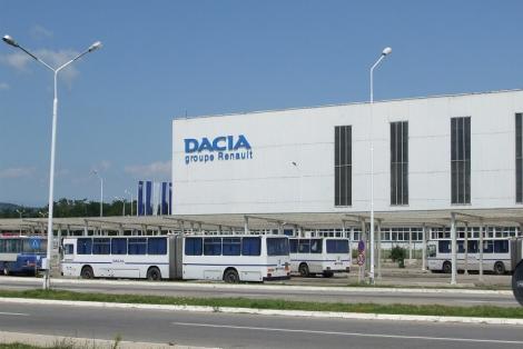 Constructorii auto Automobile Dacia şi Ford România reiau de azi producţia