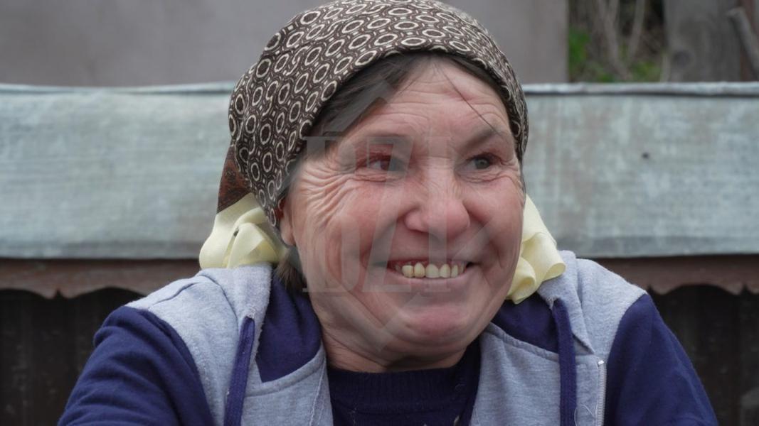 Soția unui bărbat mort după ce a băut spirt, declarații revoltătoare: &rdquo;Beau și eu, dar numai &rdquo;Mona&rdquo;, vodka e apă, iar romul colorant&rdquo;