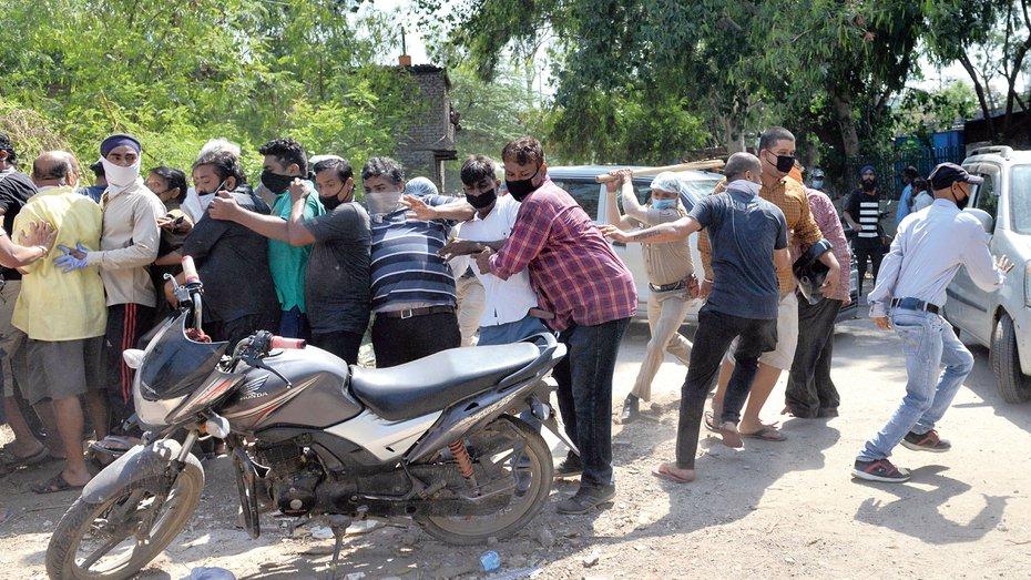 S-a introdus "taxa specială corona" care a scumpit băuturile alcoolice cu 70% &icirc;n India. Autoritățile vor &icirc;ncasa mai mult de pe urma v&acirc;nzării