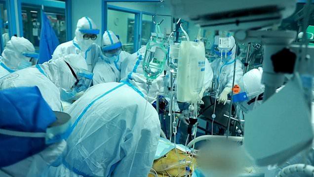 Bărbat de 65 de ani, salvat de la moarte după s-a infectat cu COVID-19, &icirc;n urma unui transplant de plăm&acirc;ni: &rdquo;Era singura lui șansă!&rdquo;