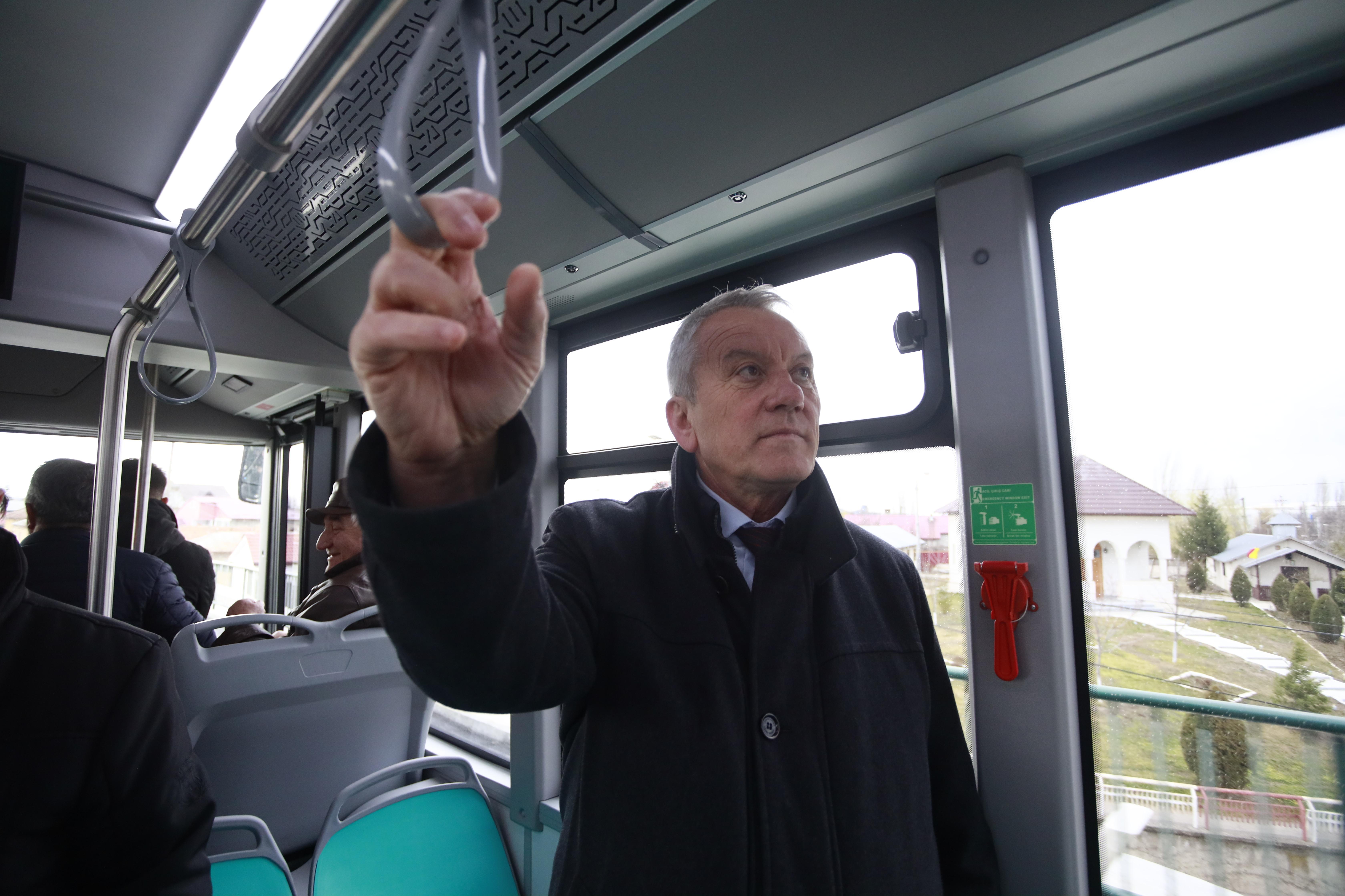 Dosar penal după ce un buzoian a reclamat că Primăria şi societatea de transport &icirc;n comun nu au dispus testarea tuturor angajaţilor, după confirmarea unui caz de COVID-19