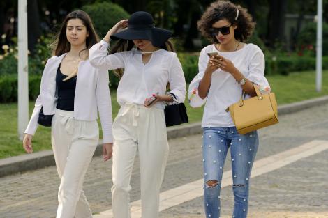 5 perechi de pantaloni de damă eleganți ce pot schimbă total orice ținută