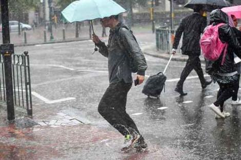 Alertă! Cod galben de ploi torențiale și vijelii prelungit, în România! Unde va ploua puternic, în următoarele zile