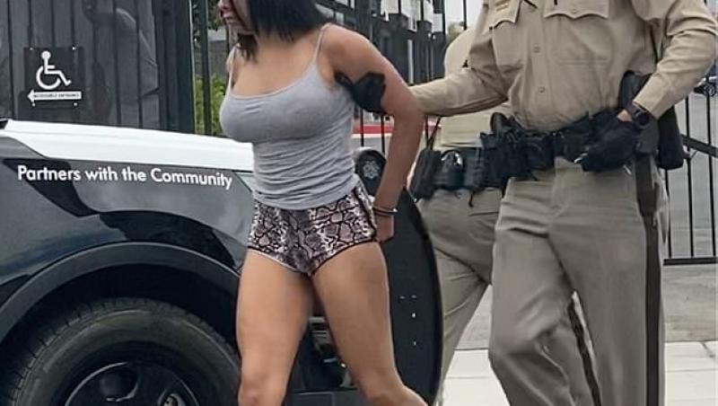 Nepoata lui Michael Jackson, înjunghiată de șapte ori, în plină stradă! Imagini șocante, surprinse imediat după atac - FOTO