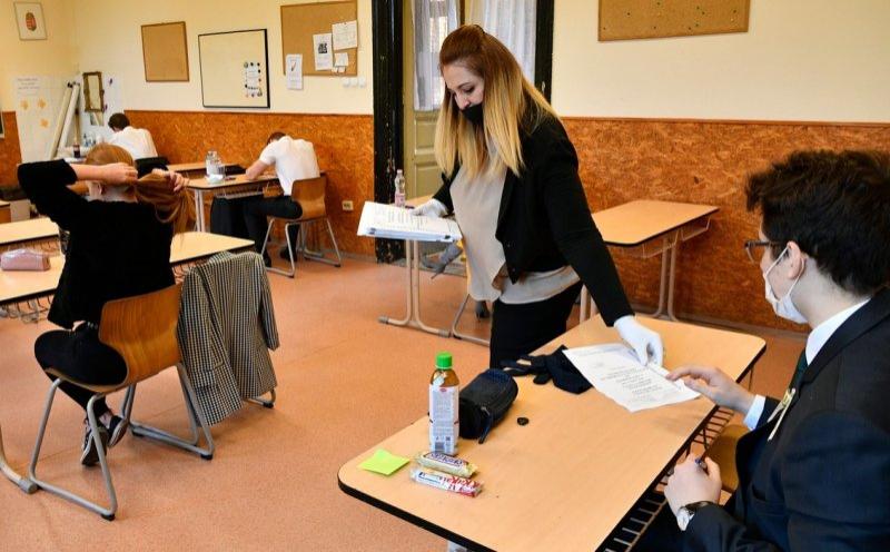 12 lei pentru fiecare lucrare corectată, plus alte indemnizații pentru profesorii de la Evaluarea Națională și Bacalaureat, &icirc;n 2020