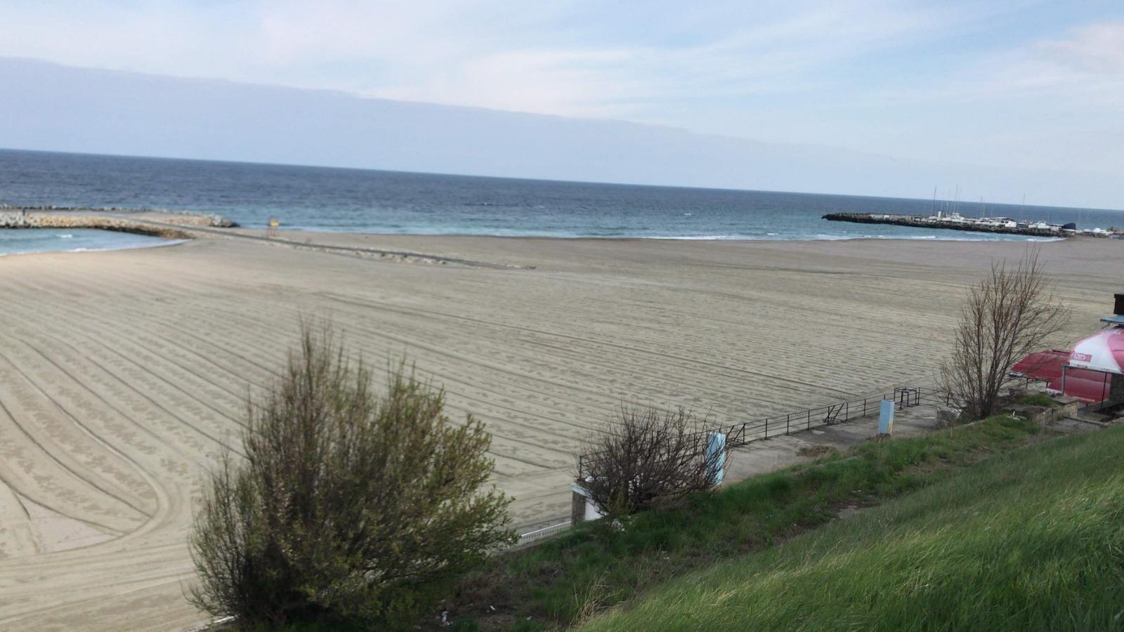 Operatori de plajă din Năvodari, Constanţa şi Vama Veche, amendaţi cu 70.000 de lei pentru construcţii ilegale