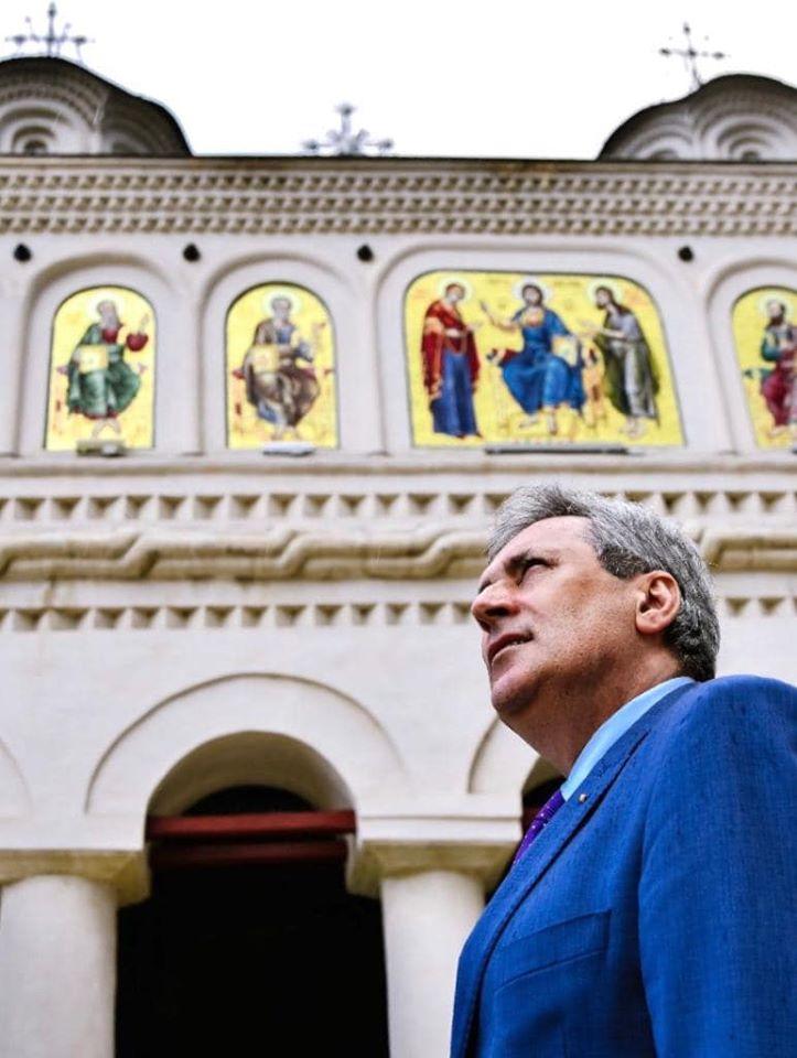 Marcel Vela, mesaj neașteptat, plin de melancolie: "suntem precum o frunză plutitoare. Oamenii să &icirc;și ridice privirea către Cer!"