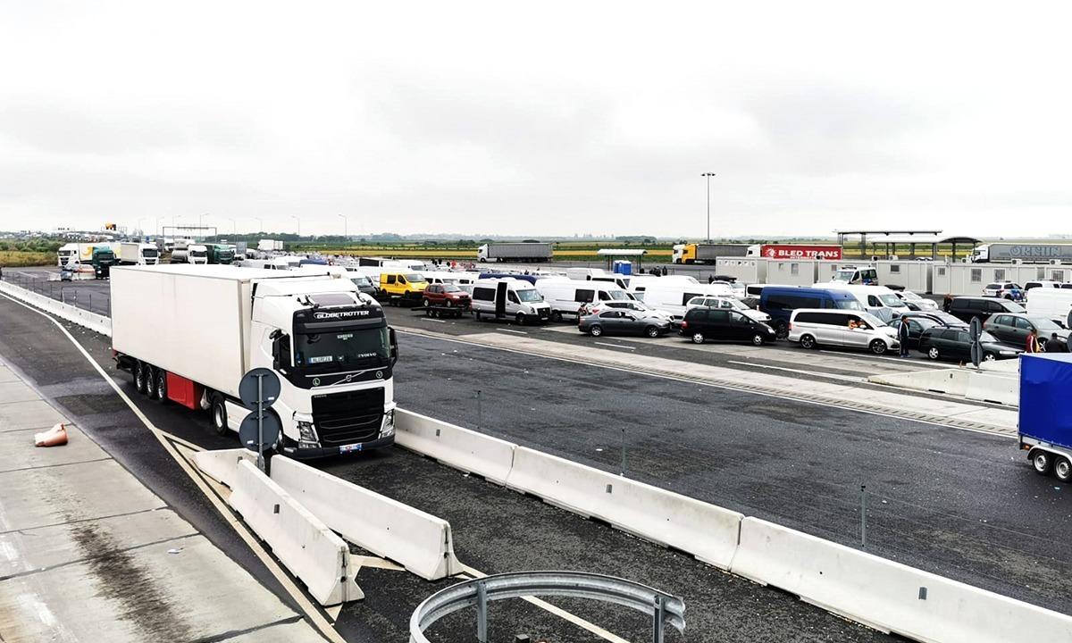 Ministerul de Interne anunţă că Ungaria renunţă la solicitarea documentelor justificative pentru tranzitarea ţării, pentru eliminarea aglomeraţiei la frontieră