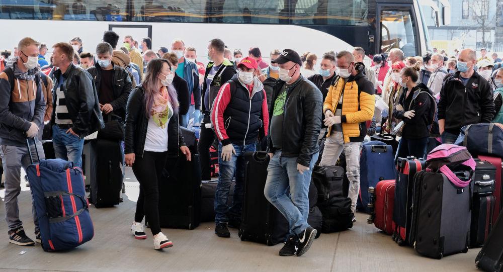 A fost descoperit un nou focar de coronavirus. Zeci de rom&acirc;ni care munceau la o firmă &icirc;n Germania, testați pozitiv cu COVID-19