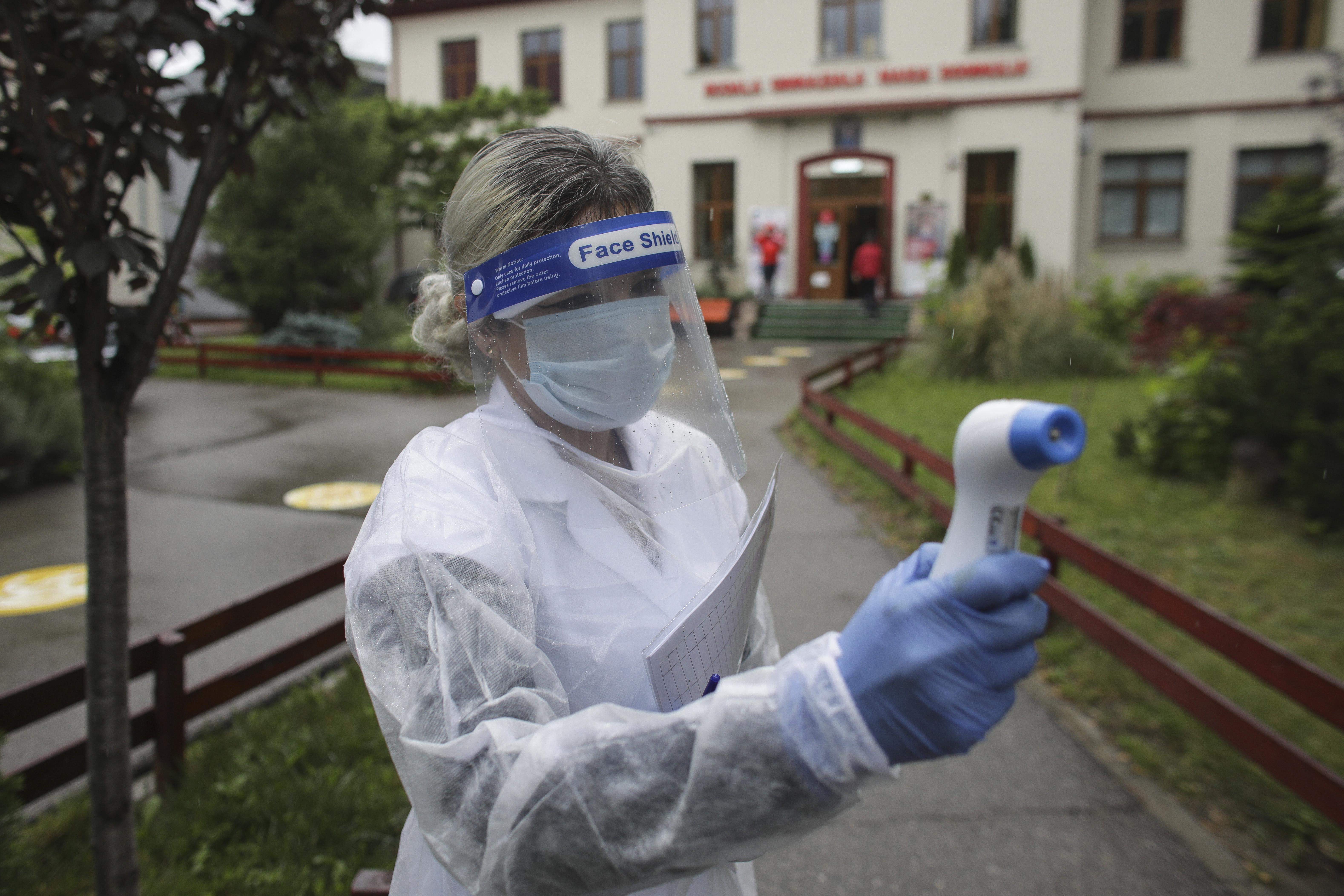 Au fost elevi care au ratat Evaluarea Națională! Din cauza temperaturii, n-au fost primiți la examenul la Matematică