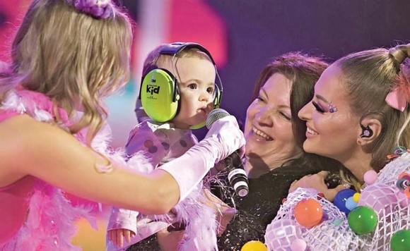 Delia, postare adorabilă cu nepoțica ei! Jessie le calcă pe urme femeilor din familie | VIDEO