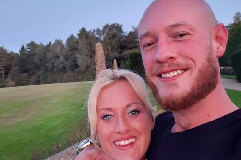 S-a trezit din somn și și-a dat seama că iubitul ei murise, l&acirc;ngă ea. Ce făcuse bărbatul, cu doar c&acirc;teva ore &icirc;nainte: &bdquo;Iubirea vieții mele! N-am putut să te aduc &icirc;napoi&rdquo;