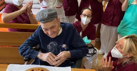 Un bărbat a învins coronavirusul la 105 ani, după ce a prins și Al Doilea Război Mondial: ”Recuperarea lui e o lecție de viață pentru noi toți”