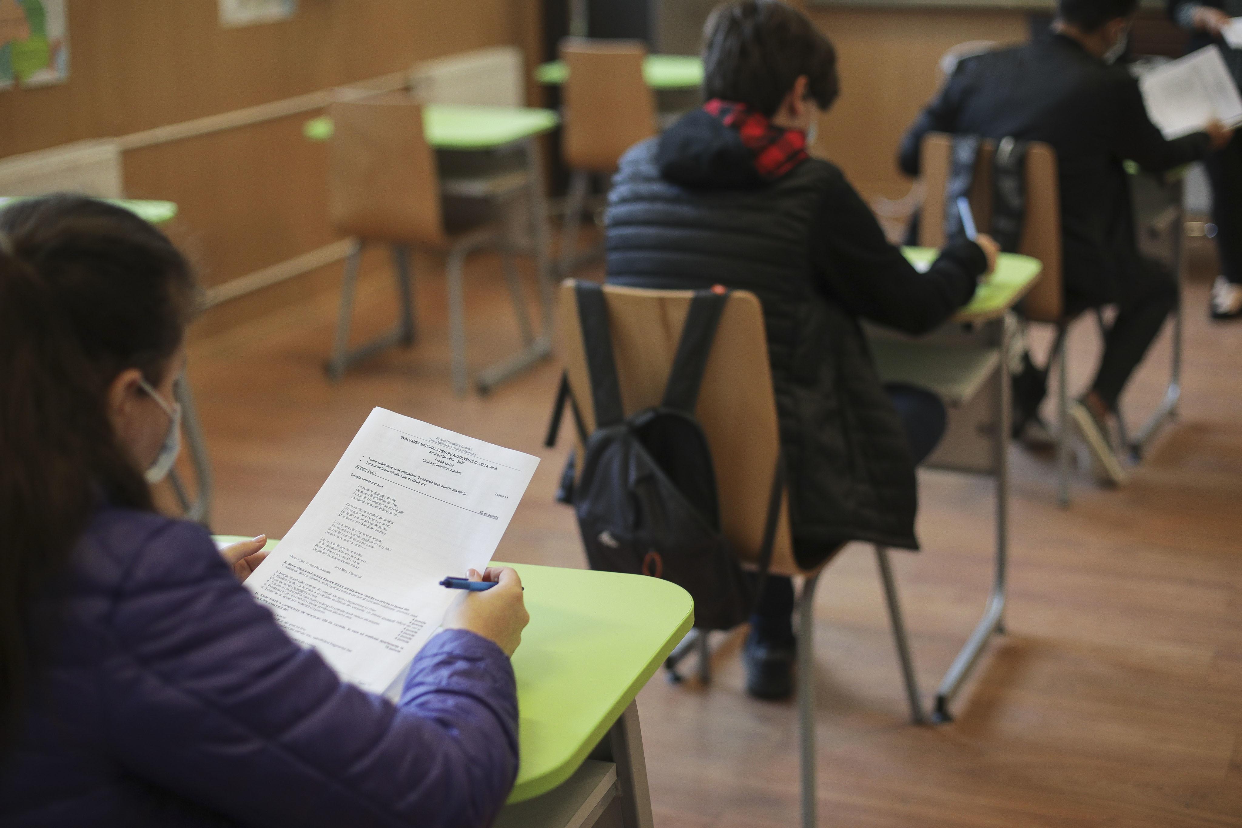 Ministerul Educaţiei: Peste 70% dintre elevi şi-au anunţat participarea la cursurile de pregătire pentru examenele naţionale/ Rată de participare de 96% &icirc;n Harghita şi Ialomiţa, doar 40% &icirc;n Bucureşti