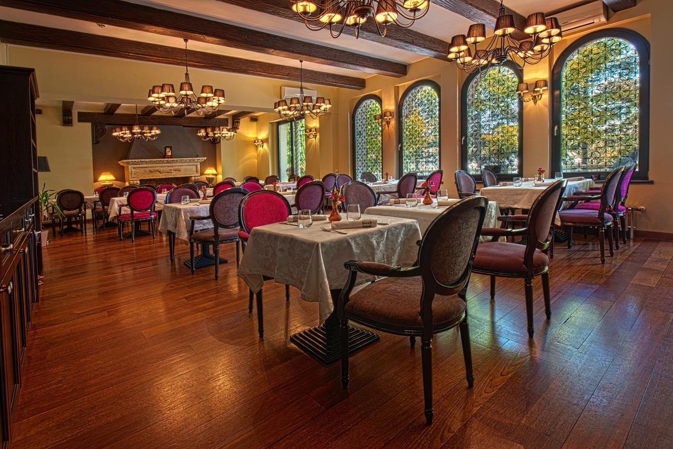 Autoritățile vor să elimine o parte din măsurile de relaxare. Ludovic Orban, mesaj tranșant despre redeschiderea restaurantelor și a barurilor