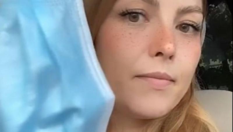 Elena Gheorghe are fața iritată de la masca de protecție: 