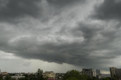 Vine potopul în Capitală! ANM, avertizare de ultimă oră de fenomene extreme în București. Până când ține urgia