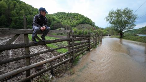 Alertă! Cod roșu de inundații extins, în România! Zonele afectate, în următoarele ore