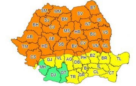 Cod portocaliu de ploi torenţiale, vijelii, descărcări electrice şi grindină, în Banat, Crişana, Maramureş, Transilvania, în Moldova şi în zona montană a Olteniei şi Munteniei; de marţi dimineaţă, va fi Cod galben în toată ţara