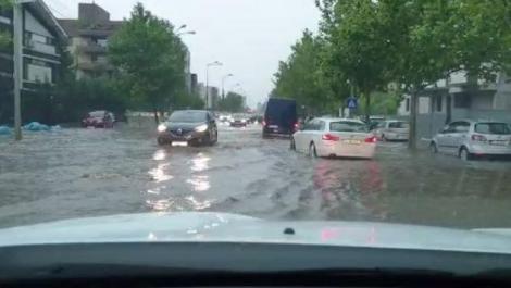 Potop în Capitală! ANM a emis un cod portocaliu de furtuni și ploi în București, valabil luni seara