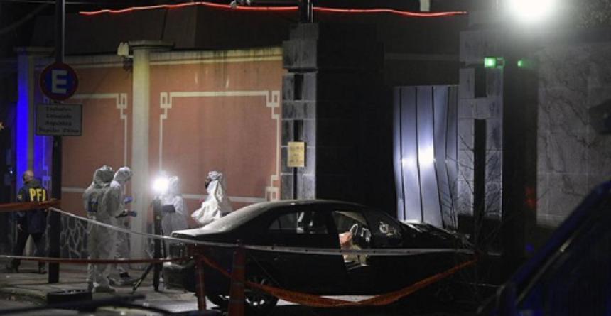 Un t&acirc;năr argentinian a intrat cu maşina &icirc;n poarta Ambasadei Chinei din Buenos Aires