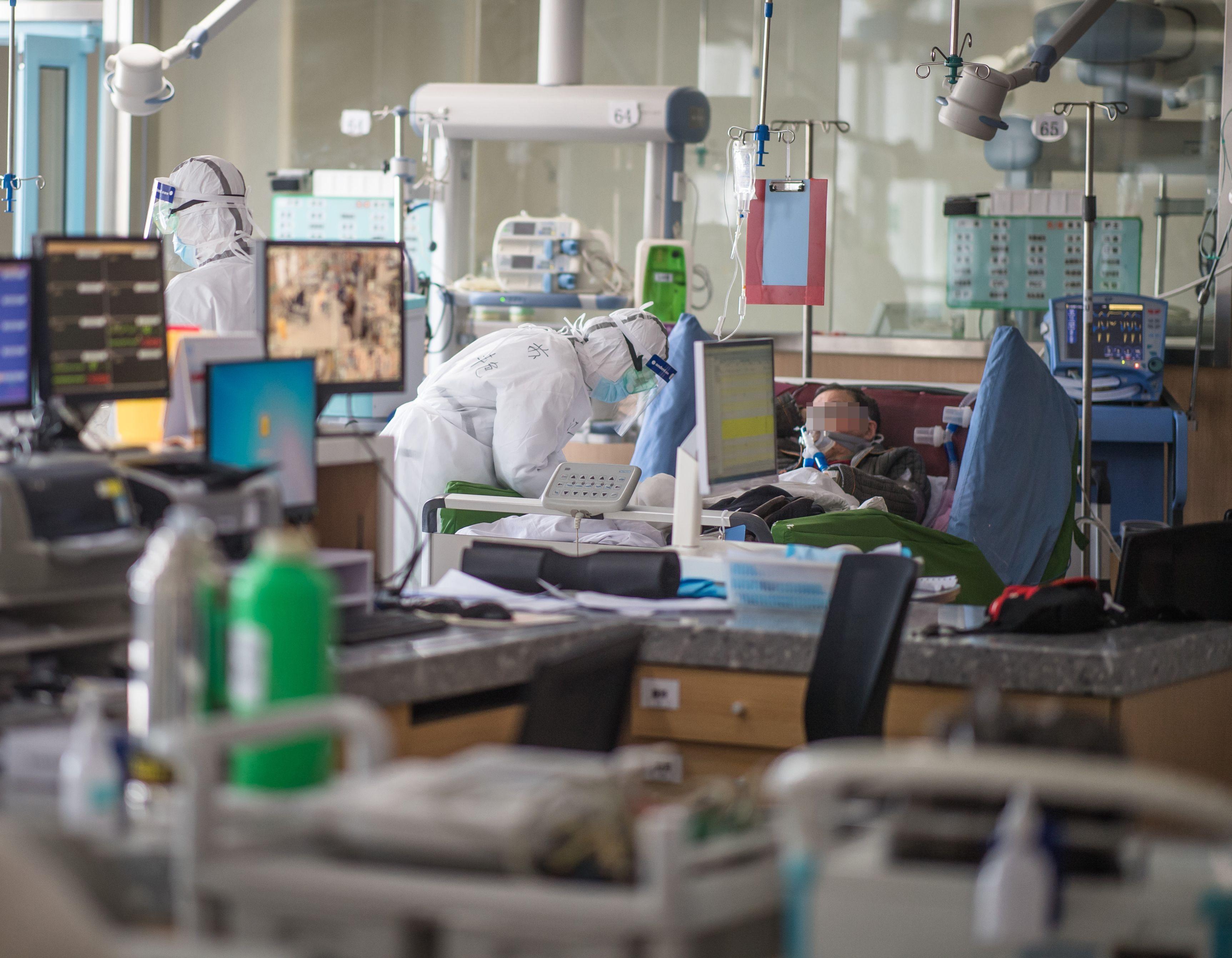 Reguli noi de internare și externare pentru pacienții COVID-19. C&acirc;nd vor putea părăsi spitalul asimptomatici și simptomatici