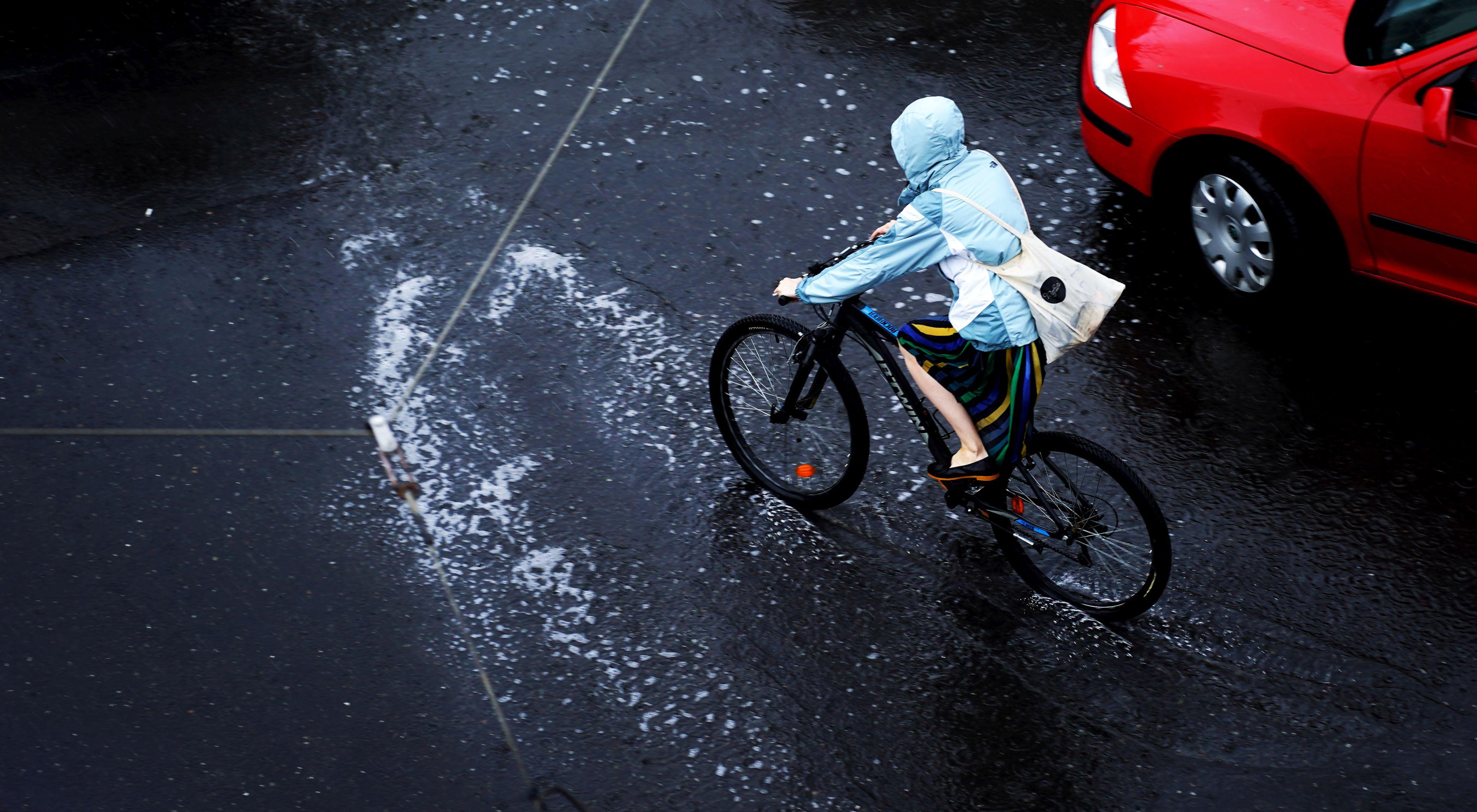 METEO. Rom&acirc;nia este măturată de vijelii. Cum va fi vremea &icirc;n următoarele zile, &icirc;n țară