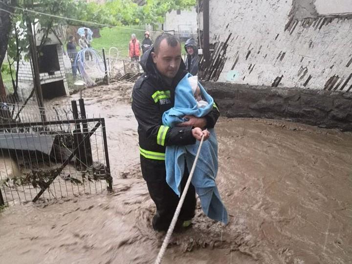&bdquo;O mamă  &icirc;și poate str&acirc;nge din nou bebelușul &icirc;n brațe&rdquo; - Ciprian nu știe ce &icirc;nseamnă frica! A lăsat totul c&acirc;nd a auzit că putea salva o viață: &bdquo;Știu ce &icirc;nseamnă grija părintească&rdquo;