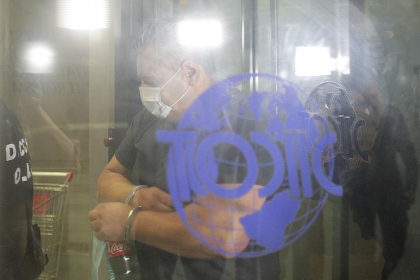 Liderul grupării care a falsificat peste 17.000 de bancnote de 100 de lei, reuşind să producă cele mai bune falsuri din istoria Rom&acirc;niei, reţinut pentru 24 de ore