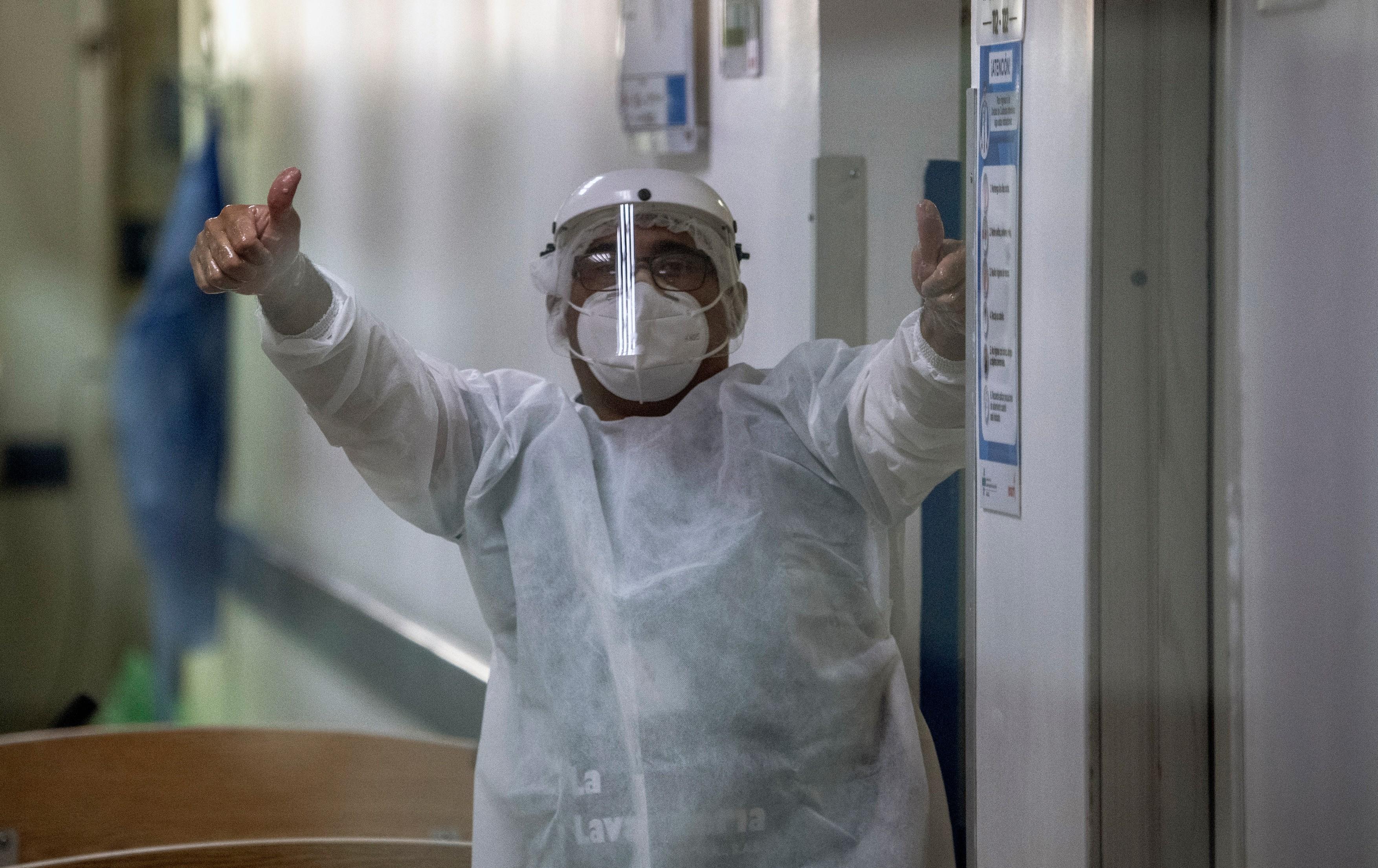 Descoperire neașteptată &icirc;n s&acirc;ngele pacienților vindecați de coronavirus. Teoria anticorpilor se năruie: &bdquo;Am găsit un indicator mai sensibil al expunerii la COVID-19&rdquo;