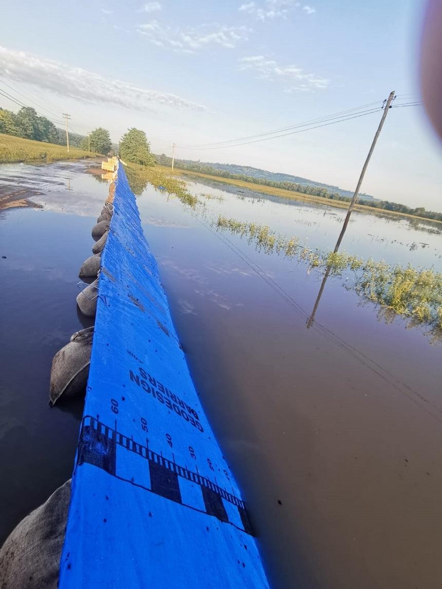 IGSU: Inundaţii &icirc;n 36 de localităţi din 18 judeţe, cele mai afectate fiind  Argeş, Botoşani şi Hunedoara. 160 de persoane au fost evacuate din zona inundabilă a Prutului