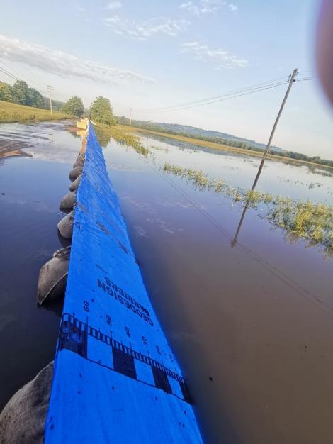 IGSU: Inundaţii în 36 de localităţi din 18 judeţe, cele mai afectate fiind  Argeş, Botoşani şi Hunedoara. 160 de persoane au fost evacuate din zona inundabilă a Prutului