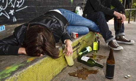 Adolescentă din Botoșani, &icirc;n comă alcoolică după Evaluarea Națională. Ce note obținuse fata care a băut cu prietenii p&acirc;nă s-a prăbușit la păm&acirc;nt