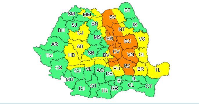 Meteorologii au actualizat avertizările de instabilitate atmosferică  - P&acirc;nă marţi dimineaţă, mai multe judeţe se vor afla sub cod portocaliu, cu cantităţi de precipitaţii care pot ajunge şi la 60 de litri pe metru pătrat