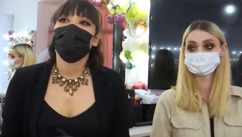 Paulina Buldumea (stânga) oferă sfaturi de make up